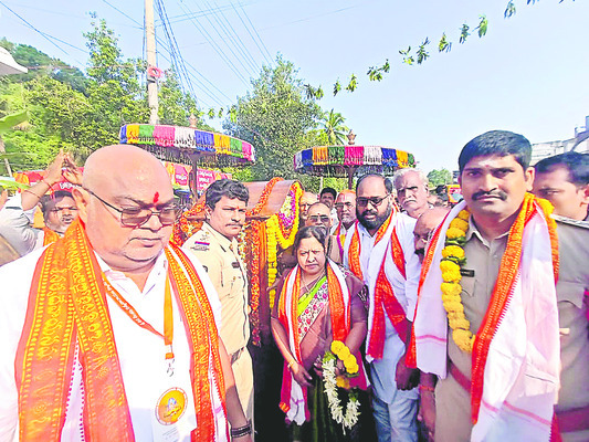 అన్నవరం.. భక్త జన సాగరం! 3