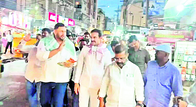 ప్రచారంలో మనోళ్లు!
1