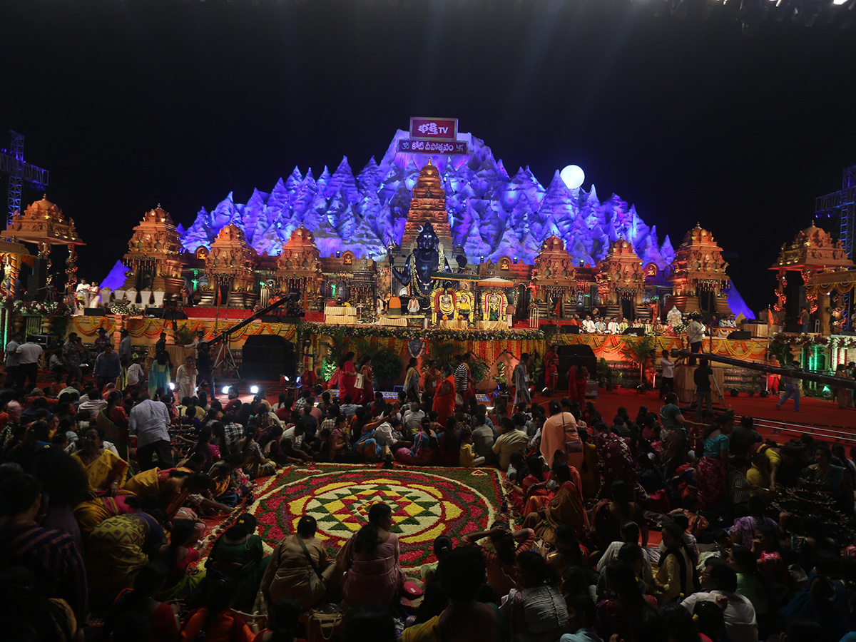 Koti Deepotsavam 2025 Hyderabad at NTR Stadium Photos16