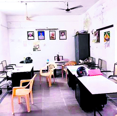 వారు పట్టించుకోరు.. వీరు తీరు మార్చుకోరు!1