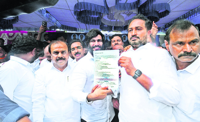 తుపాన్‌ ఆపగలిగిన వారు మెడికల్‌ కాలేజీలు కట్టలేరా? 4