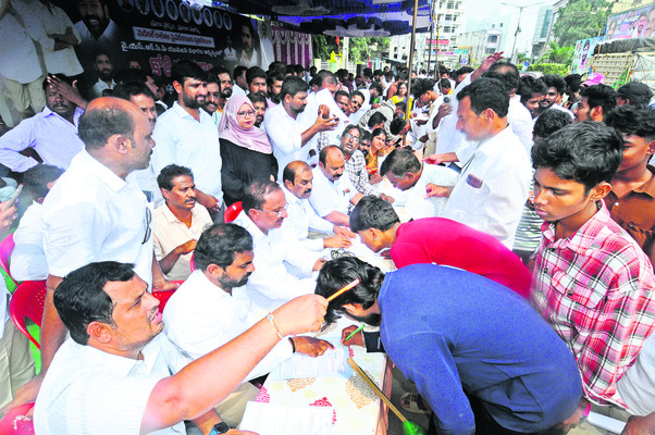 తుపాన్‌ ఆపగలిగిన వారు మెడికల్‌ కాలేజీలు కట్టలేరా? 3