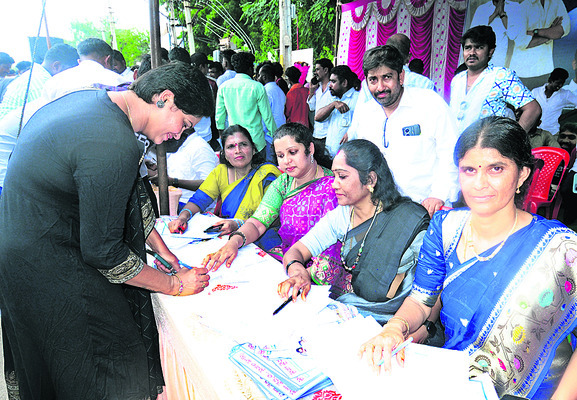 తుపాన్‌ ఆపగలిగిన వారు మెడికల్‌ కాలేజీలు కట్టలేరా? 2