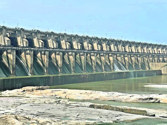 గోదావరిలోకి  నిలిచిన నీటి విడుదల 1