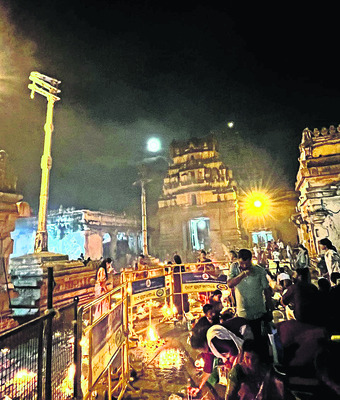 కార్తీక దీపోత్సవం.. మురిసిన భక్తజనం2