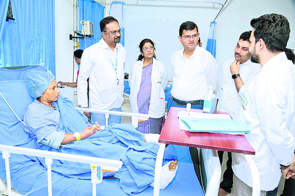 తుఫాన్‌ రేషన్‌ సరిచేశారు 
1