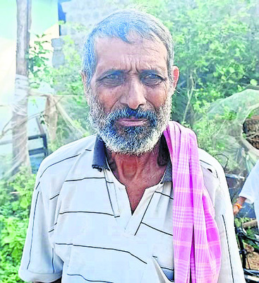 పిల్లలు స్కూళ్లకు పోవడం లేదు 
1