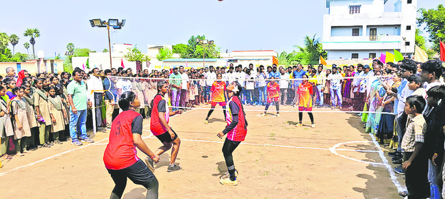 అట్టహాసంగా సెపక్‌తక్రా పోటీలు 1