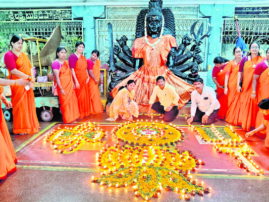 భద్రకాళి ఆలయంలో దీపోత్సవం
2