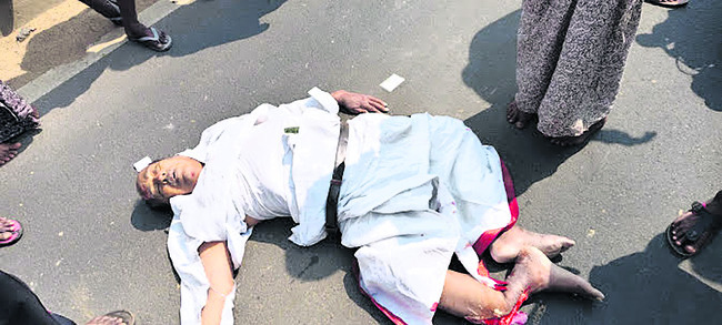 కారు ఢీకొని కాంట్రాక్టర్‌ దుర్మరణం   2