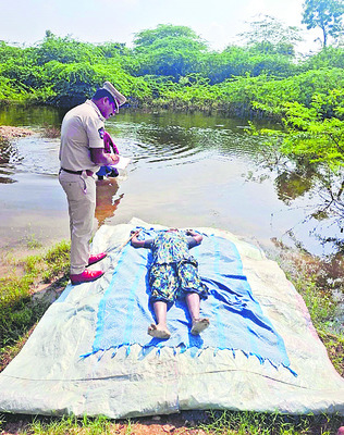 ఏ స్టేషన్‌లో పనిచేస్తున్నావు,  మర్యాదగా పక్కకు తప్పుకో 2