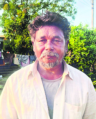 పేదల ఇళ్లంటే చులకనా..? 1