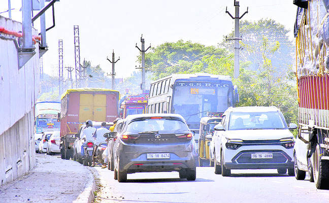 డేంజర్‌.. అండర్‌ పాస్‌
2