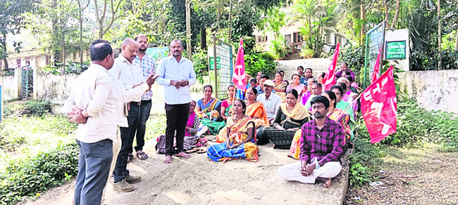 రోడ్డెక్కిన కాఫీ కార్మికులు 2