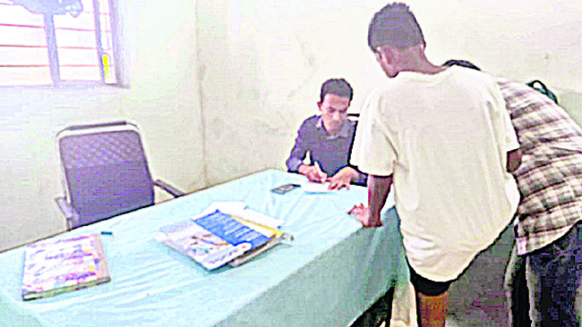 నర్సింగ్‌ విద్యార్థులే దిక్కు..!1