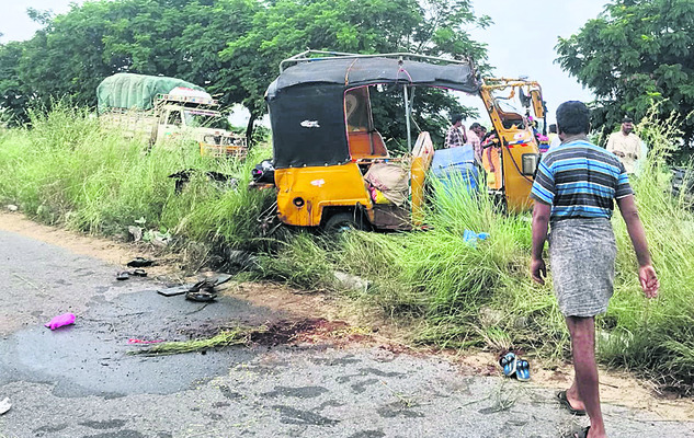 కారు ఢీకొని కాంట్రాక్టర్‌ దుర్మరణం   1