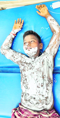 పరిమితికి మించి విద్యార్థులను ఎక్కించొద్దు 3