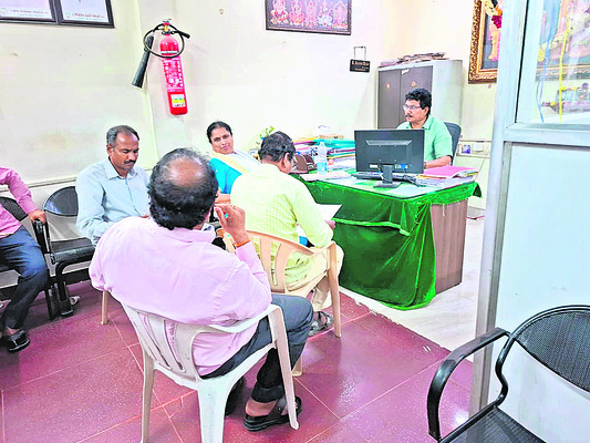 రెండో రోజూ కొనసాగిన ఏసీబీ సోదాలు 2