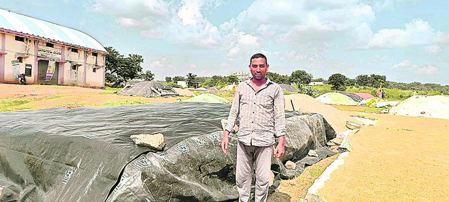 కదలని ధాన్యం.. రైతుల దైన్యం2