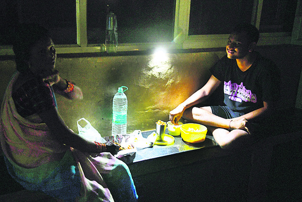 చీకట్లు2