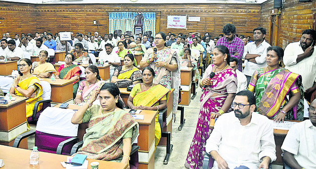 మోంథా ముంచేసింది.. రైతన్నను ఆదుకోండి 1