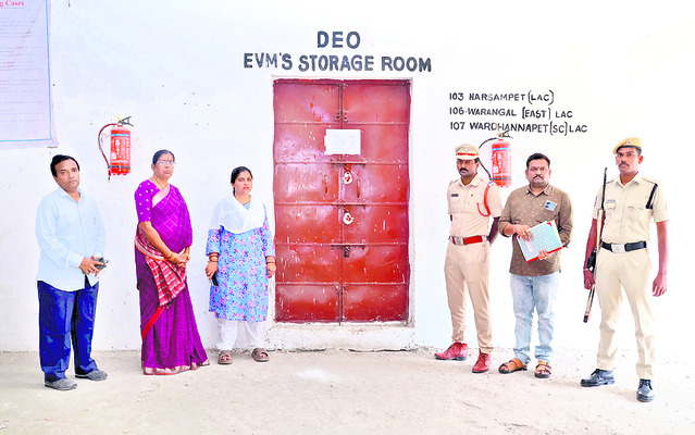 పత్తి బస్తాలు తడవకుండా చూడాలి 2