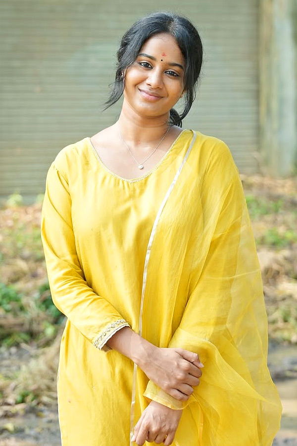 Actress Brigida Saga Stunning Looks Beauty Photos3