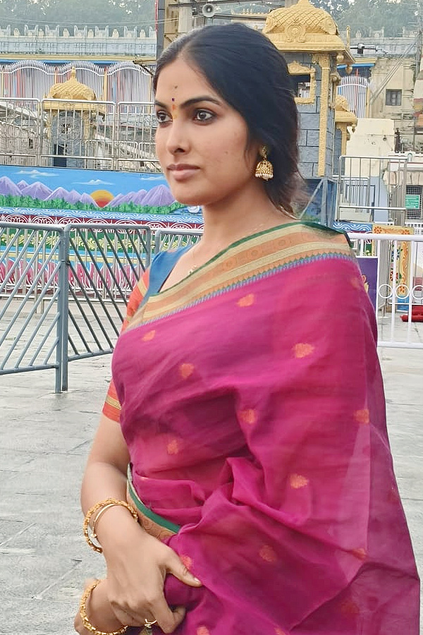 Actress Divi Vadthya Visits Tirumala Temple Photos2