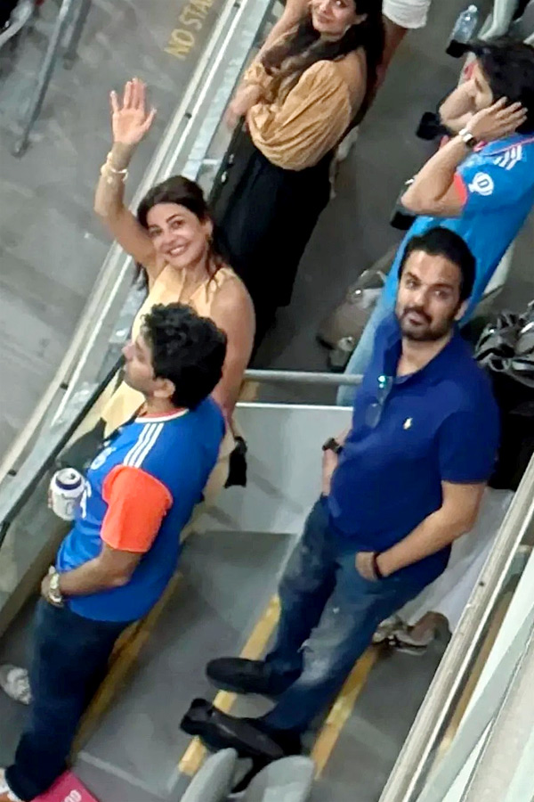 Kajal Aggarwal with Her Husband During India vs Australia 4Th T20 Photos2