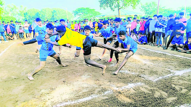 వానొస్తే రాకపోకలు బంద్‌
1