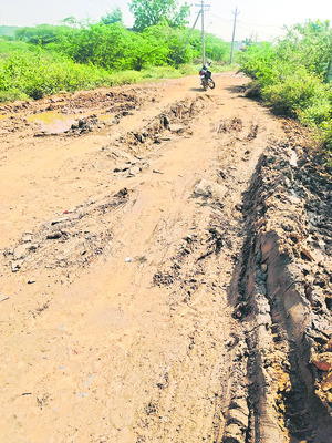 అభివృద్ధి నాస్తి.. అవినీతి జాస్తి! 3