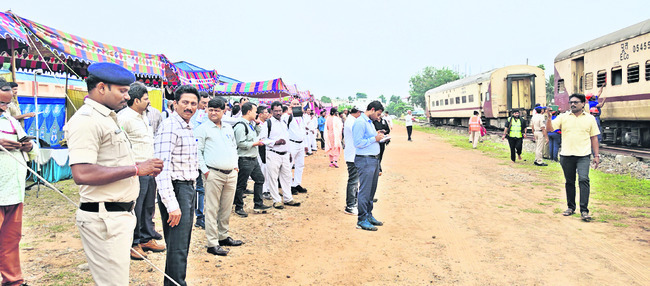 పట్టాలు తప్పిన యశ్వంత్‌పూర్‌1