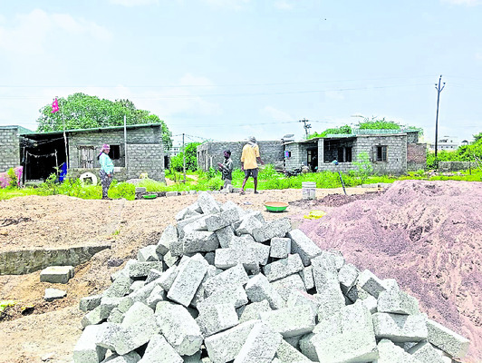 ఎస్సారెస్పీ భూముల కబ్జా3