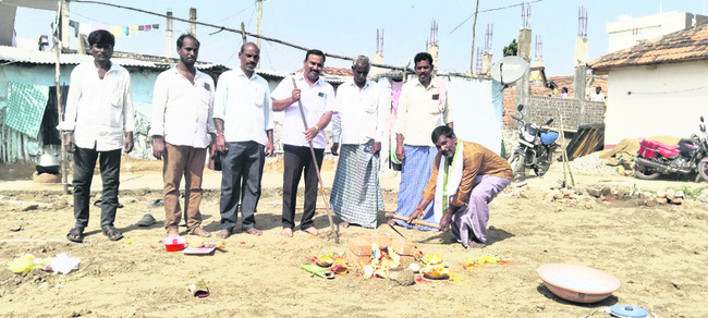 ఇందిరమ్మ ఇళ్ల ప్రగతిపై సమీక్ష1