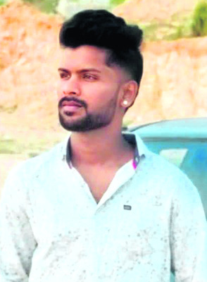 బ్యానర్లపై అధికార ప్రతాపం 1