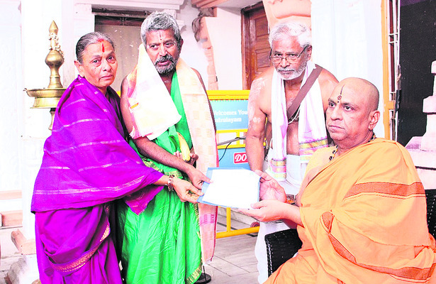 ఉరుకుంద హుండీ ఆదాయం రూ. 1.37కోట్లు 2