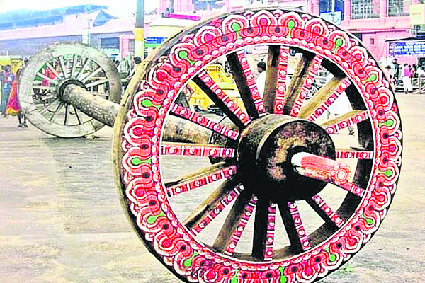 విక్రయానికి రథయాత్ర చక్రాలు1