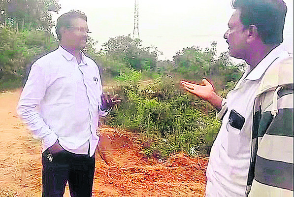 ఏయ్‌ నరేంద్ర.. నువ్వెవడు? 1