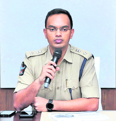 ప్రజలకు నమ్మకం కలిగేలా విధులు నిర్వర్తించాలి 1