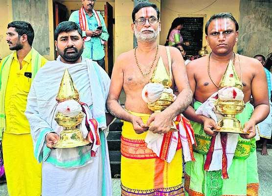 గొల్లపల్లికి జగన్‌ పరామర్శ 1