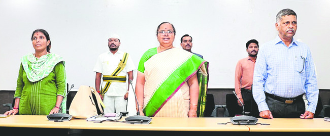 ప్రజలను ఏకం చేసిన గీతం 1