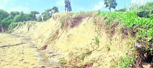 తరుగుతున్న తీరం..! 1