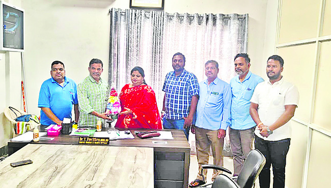 చిత్రకళతో సీఎంకు శుభాకాంక్షలు 3