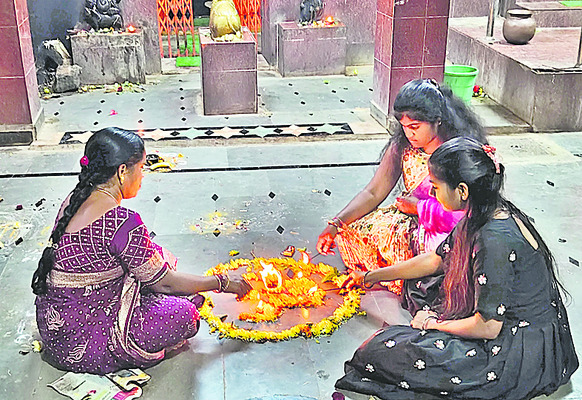 చిత్రకళతో సీఎంకు శుభాకాంక్షలు 1