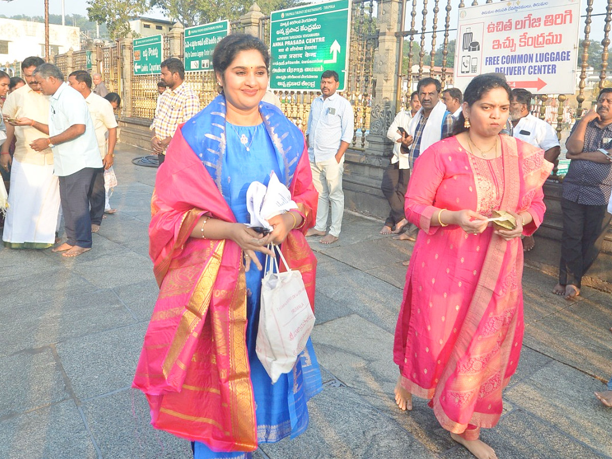Celebrities and Politicians Visited Tirumala Temple Photos4