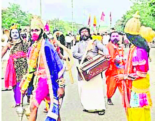 అట్టహాసంగా ఊరేగింపు 1