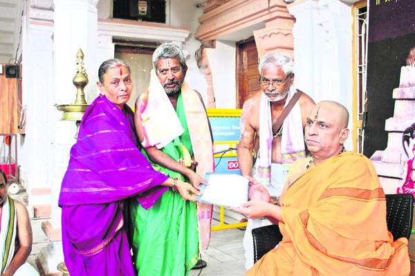 బ్యాటరీ స్కూటర్‌ దగ్ధం 1