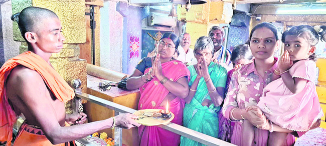 ఆదిశిలా క్షేత్రంలో భక్తుల ప్రత్యేక పూజలు 
2