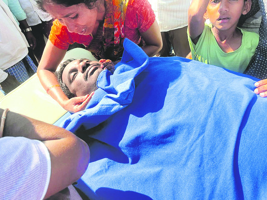 కుటుంబసభ్యుల చెంతకు  మతిస్థిమితం లేని మహిళ 1