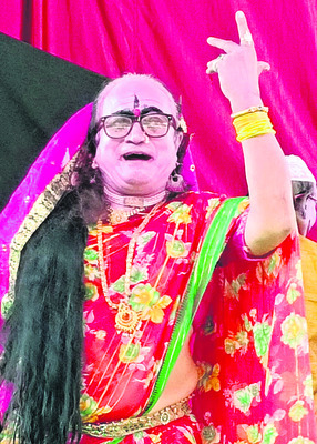 సంప్రదాయ కళారూపాలను ఆధునీకరించాలి1